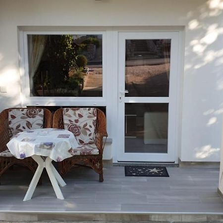 Apartments And Rooms Ivana Đảo Krk Ngoại thất bức ảnh