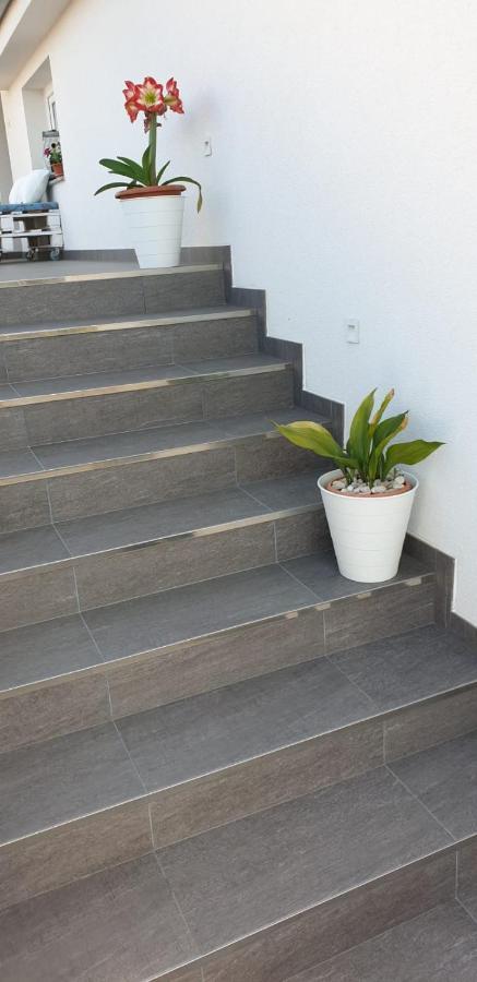 Apartments And Rooms Ivana Đảo Krk Ngoại thất bức ảnh