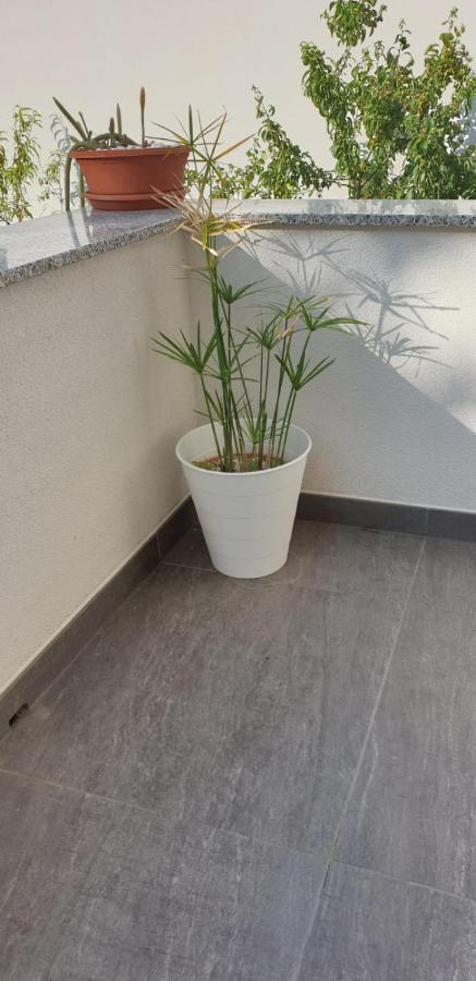 Apartments And Rooms Ivana Đảo Krk Ngoại thất bức ảnh