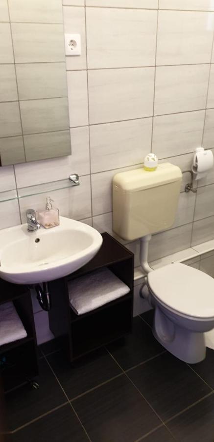Apartments And Rooms Ivana Đảo Krk Ngoại thất bức ảnh